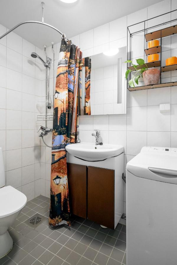 Wehost Spacious Traveller'S Hq Above Metro @Vilhonvuorenkuja 16 Appartement Helsinki Buitenkant foto